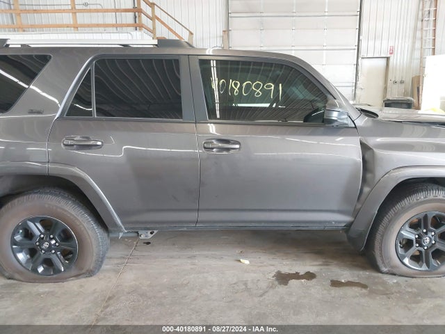 Toyota 4RUNNER SR5 2019 JTEBU5JR5K5637846 Image 14