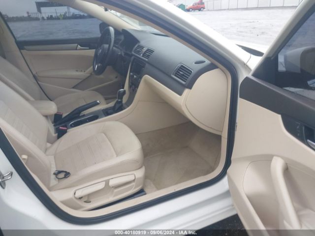 1VWBS7A3XFC053622 Volkswagen Passat 1.8t Se