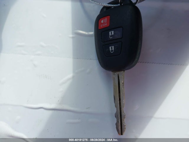 Toyota RAV4 LE 2014 JTMZFREV1ED042370 Image 11