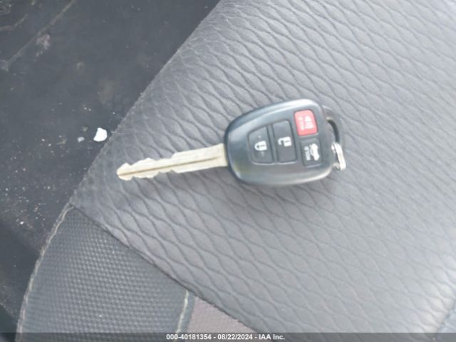 2T1BURHE8KC147516 Toyota COROLLA LE