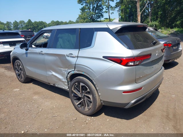 2022 MITSUBISHI OUTLANDER JA4J4TA82NZ028586 Photo 2