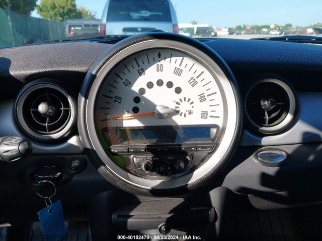 2011 MINI COOPER WMWSU3C56BT096558 Photo 6