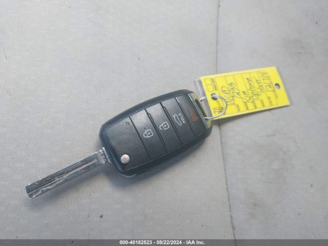 KNAGM4A77F5547233 KIA Optima Lx