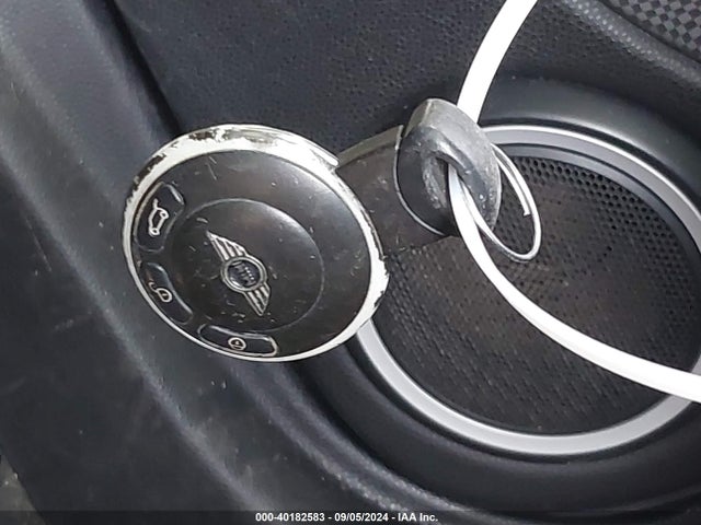 2009 MINI COOPER S WMWMF73599TW82188 Photo 10