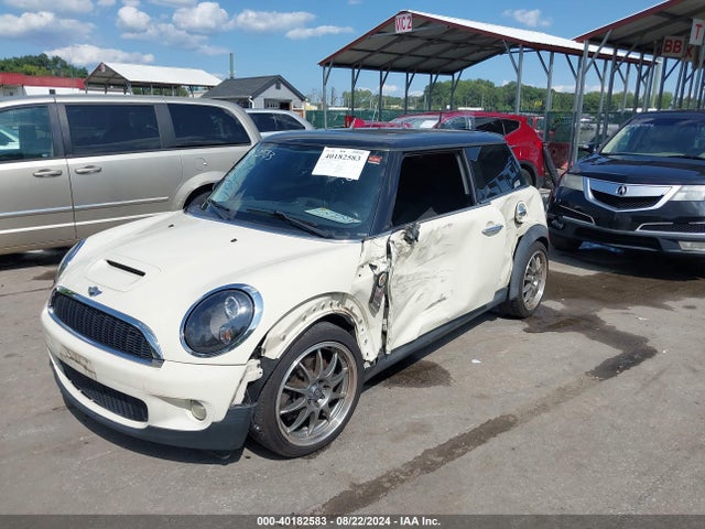 2009 MINI COOPER S WMWMF73599TW82188 Photo 1