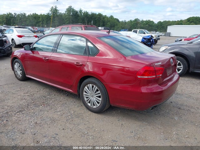 1VWAT7A35FC047283 Volkswagen Passat 1.8t S