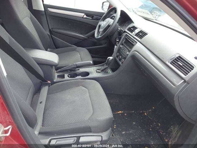1VWAT7A35FC047283 Volkswagen Passat 1.8t S