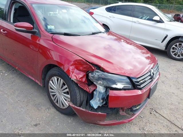 1VWAT7A35FC047283 Volkswagen Passat 1.8t S