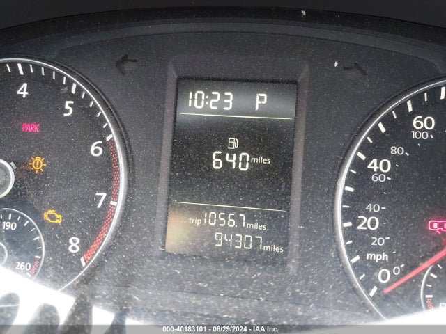 1VWAT7A35FC047283 Volkswagen Passat 1.8t S