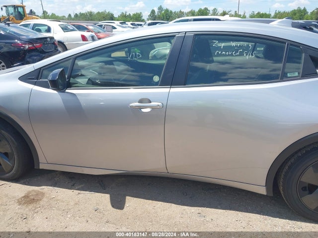 Toyota Prius Le 2024 JTDACAAU1R3021924 Image 14