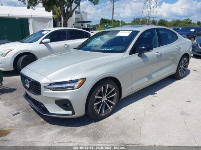 7JR102FZ6MG112595 Volvo S60 T5 Momentum