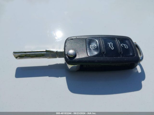 3VWDB7AJ0JM261779 Volkswagen Jetta 1.4t Se/1.4t Wolfsburg Edition