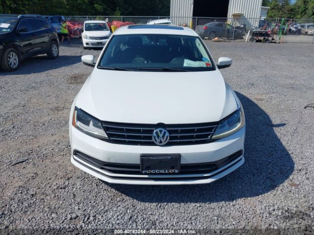 3VWDB7AJ0JM261779 Volkswagen Jetta 1.4t Se/1.4t Wolfsburg Edition