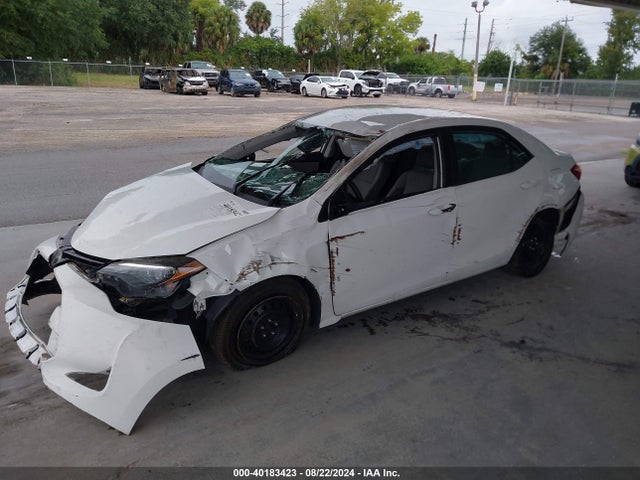 Toyota COROLLA LE 2018 2T1BURHE3JC066020 Image 2