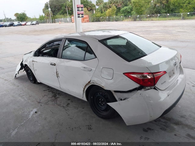 Toyota COROLLA LE 2018 2T1BURHE3JC066020 Image 3
