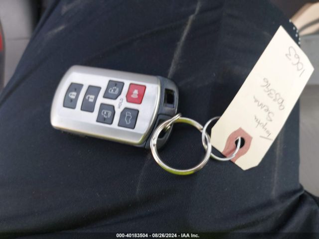 5TDYZ3DCXJS903396 Toyota Sienna Xle 8 Passenger