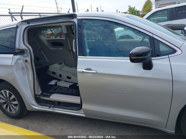 Chrysler Pacifica Hybrid Select 2024 2C4RC1S71RR141550 Image 13