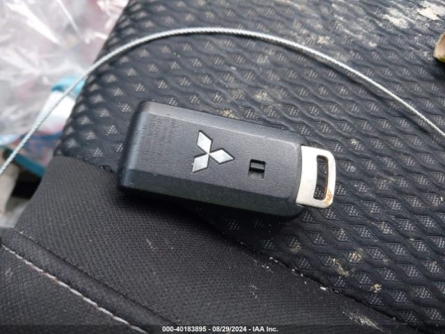 JA4AZ3A38HZ021474 Mitsubishi Outlander Se