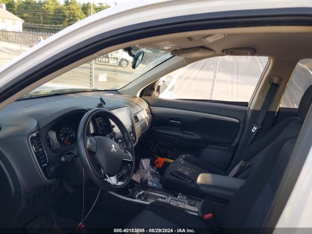 JA4AZ3A38HZ021474 Mitsubishi Outlander Se