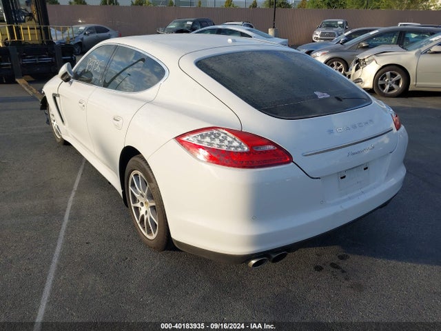 2011 PORSCHE PANAMERA WP0AB2A74BL060418 Photo 2