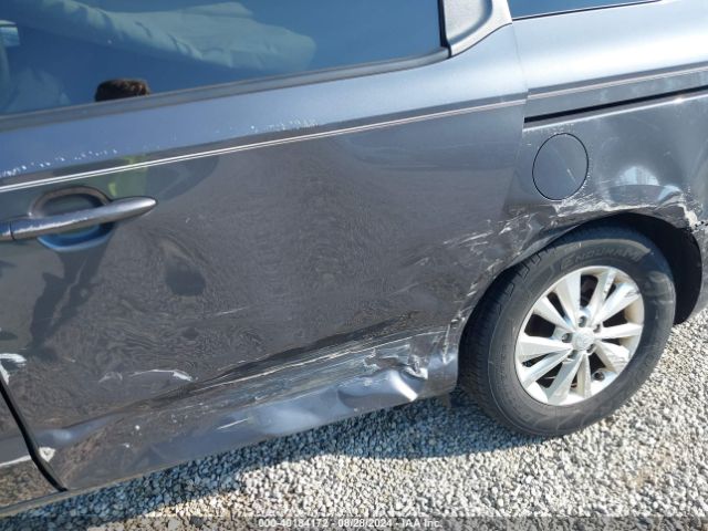 KNDMB5C14F6065890 KIA SEDONA LX