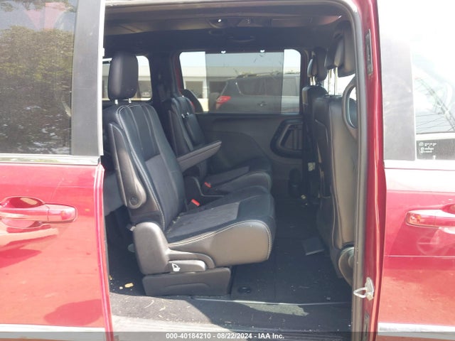 2C4RC1HG8GR113958 Chrysler Town & Country S