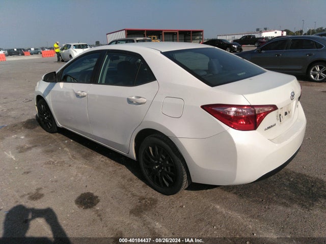 Toyota COROLLA LE 2017 5YFBURHEXHP631003 Image 3