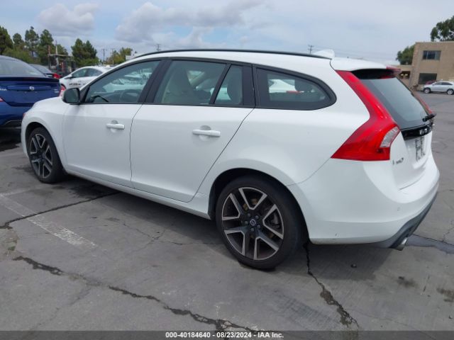 2018 VOLVO V60 YV140MEL7J2385522 Photo 2