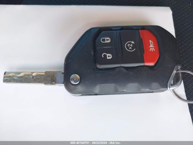 1C4HJXEN5JW243685 Jeep Wrangler Unlimited Sahara 4x4