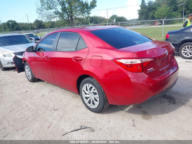 Toyota COROLLA LE 2018 5YFBURHE9JP804001 Image 3