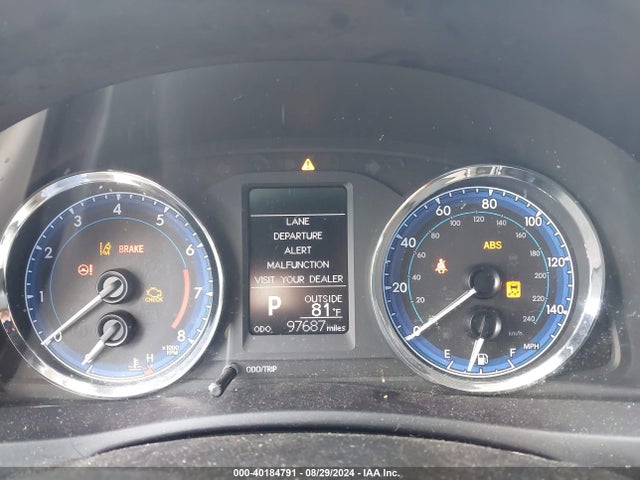 Toyota COROLLA LE 2018 5YFBURHE9JP804001 Image 7