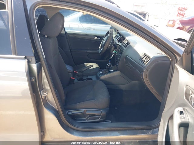 3VW2K7AJXFM322358 Volkswagen Jetta 2.0l S
