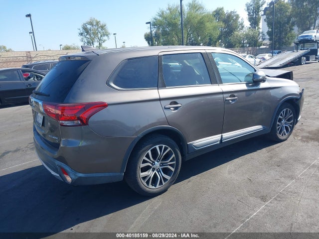 JA4AD3A37JZ031837 Mitsubishi Outlander Se