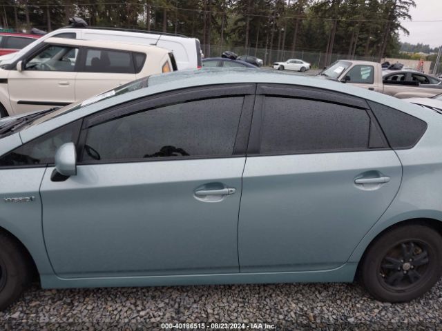 JTDKN3DU6F1926852 Toyota Prius Four