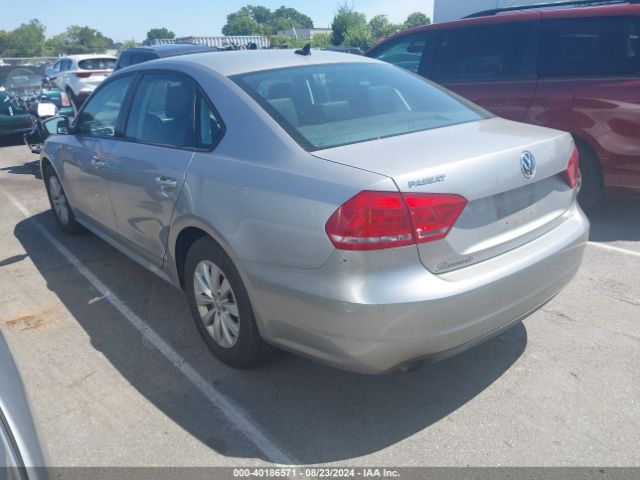 1VWAT7A39EC100422 Volkswagen Passat 1.8t Wolfsburg Edition