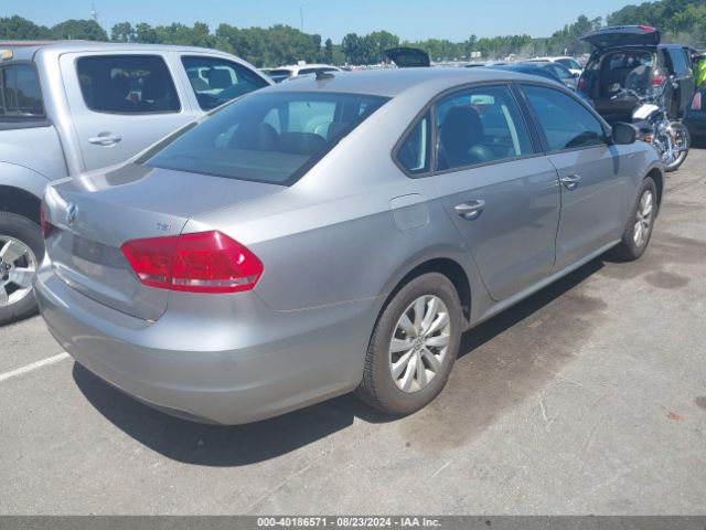 1VWAT7A39EC100422 Volkswagen Passat 1.8t Wolfsburg Edition