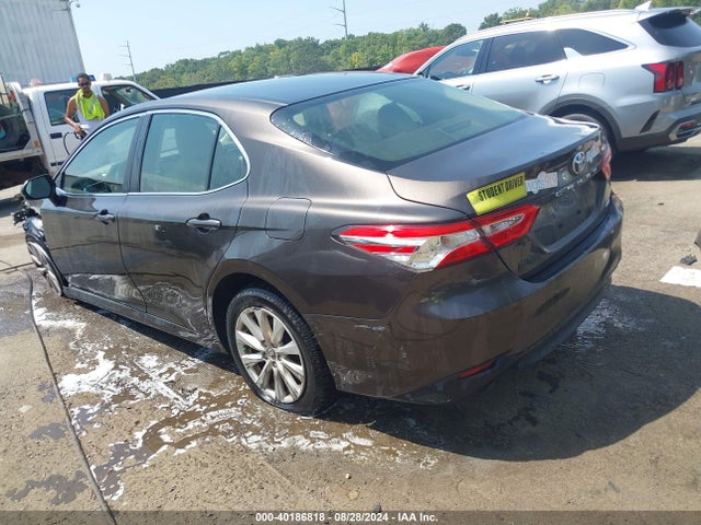Toyota CAMRY LE 2018 JTNB11HK8J3040064 Image 3