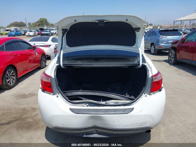 Toyota COROLLA LE 2018 5YFBURHEXJP773728 Image 16