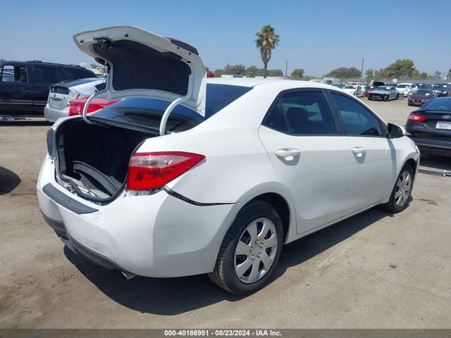 Toyota COROLLA LE 2018 5YFBURHEXJP773728 Image 4