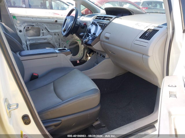 Toyota Prius V Four 2017 JTDZN3EUXHJ058113 Image 5