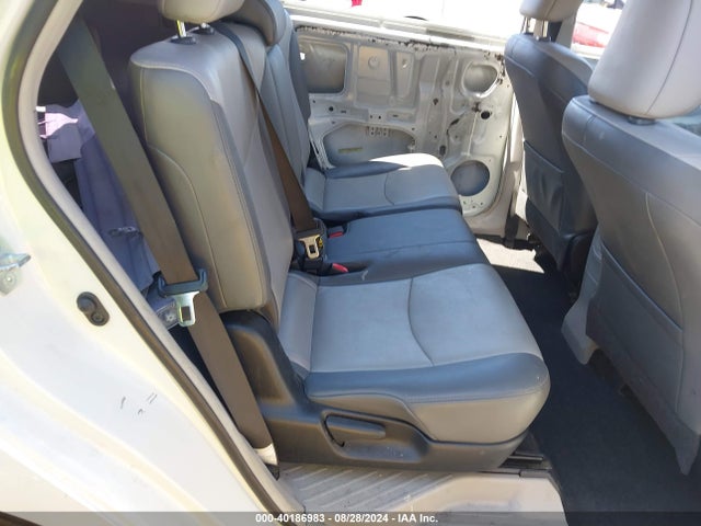 Toyota Prius V Four 2017 JTDZN3EUXHJ058113 Image 8