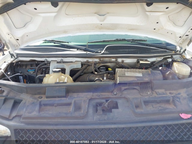 Chevrolet Express 2500 Work Van 2017 1GCWGAF12H1309132 Image 10