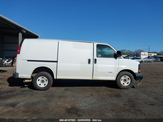 Chevrolet Express 2500 Work Van 2017 1GCWGAF12H1309132 Image 13