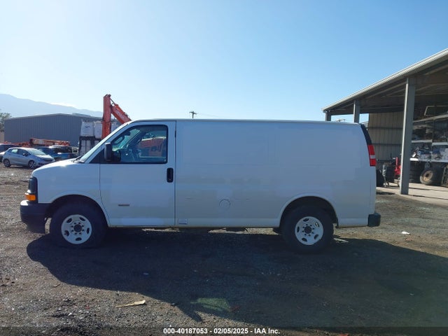 Chevrolet Express 2500 Work Van 2017 1GCWGAF12H1309132 Image 14