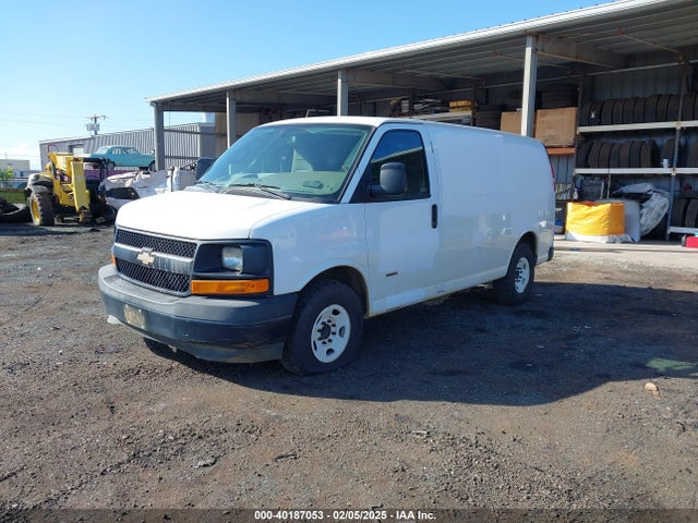Chevrolet Express 2500 Work Van 2017 1GCWGAF12H1309132 Image 2