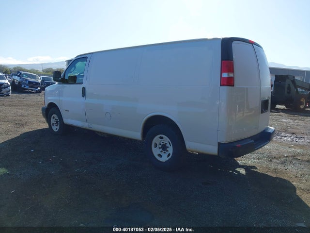 Chevrolet Express 2500 Work Van 2017 1GCWGAF12H1309132 Image 3