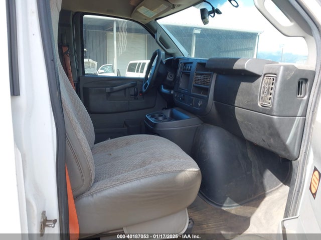 Chevrolet Express 2500 Work Van 2017 1GCWGAF12H1309132 Image 5