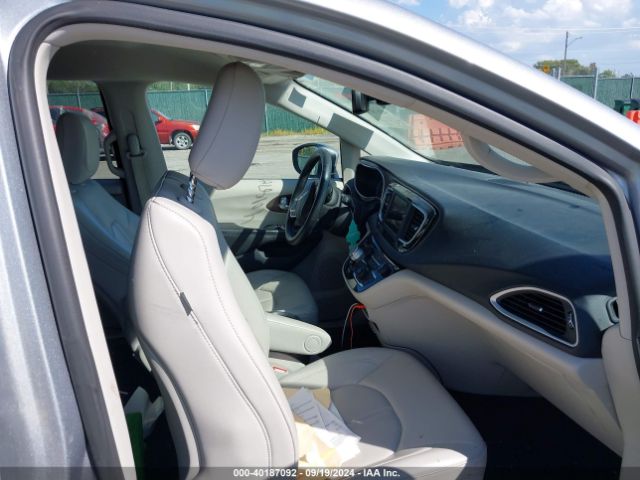 2C4RC1DG2MR588166 Chrysler Voyager Lxi