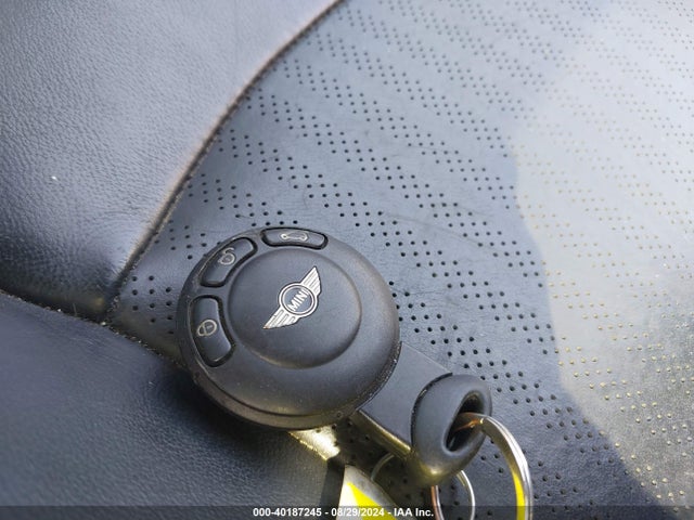 2010 MINI COOPER S WMWMF7C55ATX43864 Photo 10