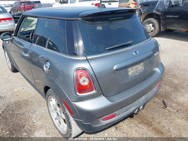 2010 MINI COOPER S WMWMF7C55ATX43864 Photo 2